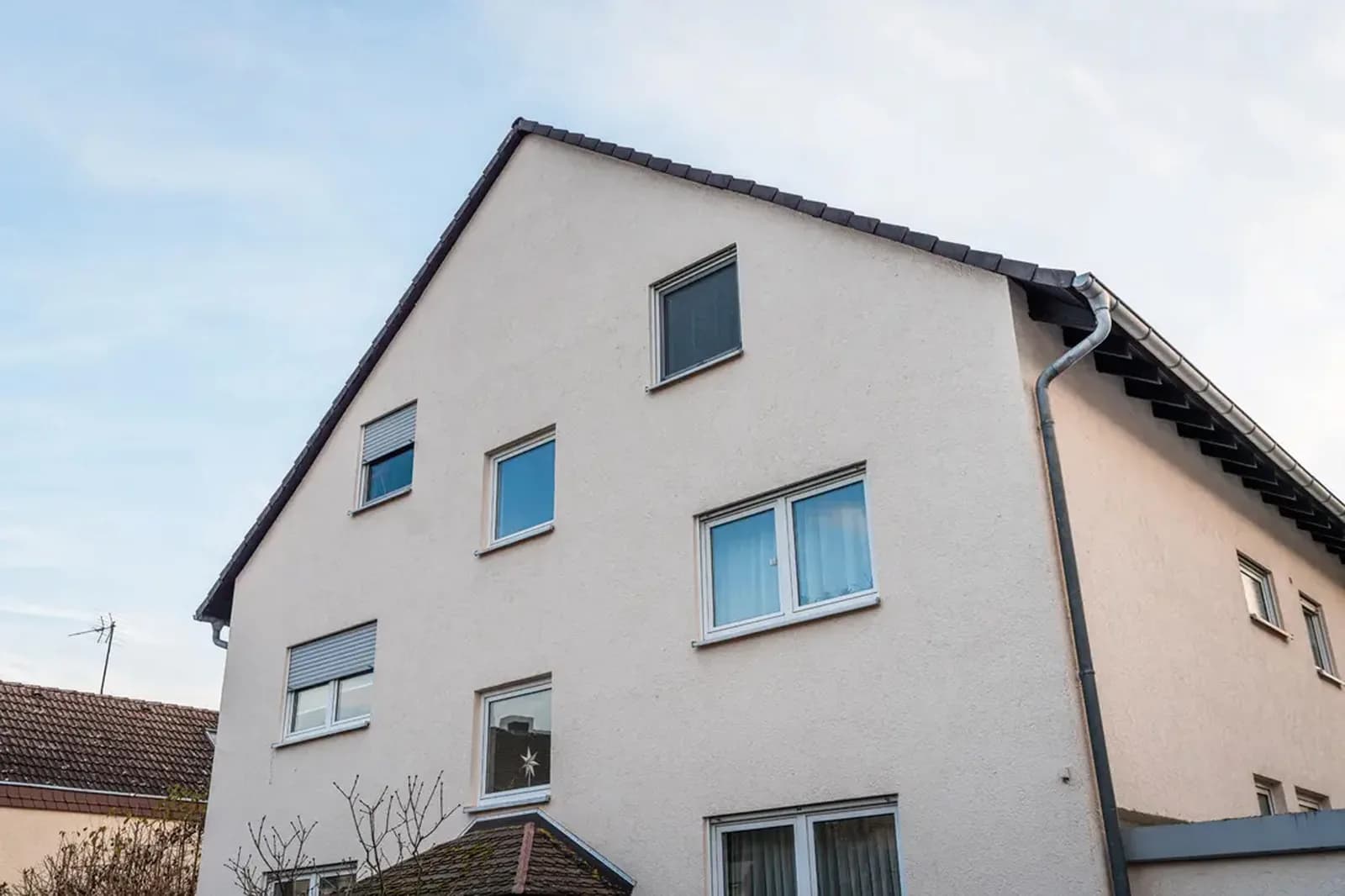 Gepflegte 2-Zimmer-Wohnung mit Duplex-Stellplatz