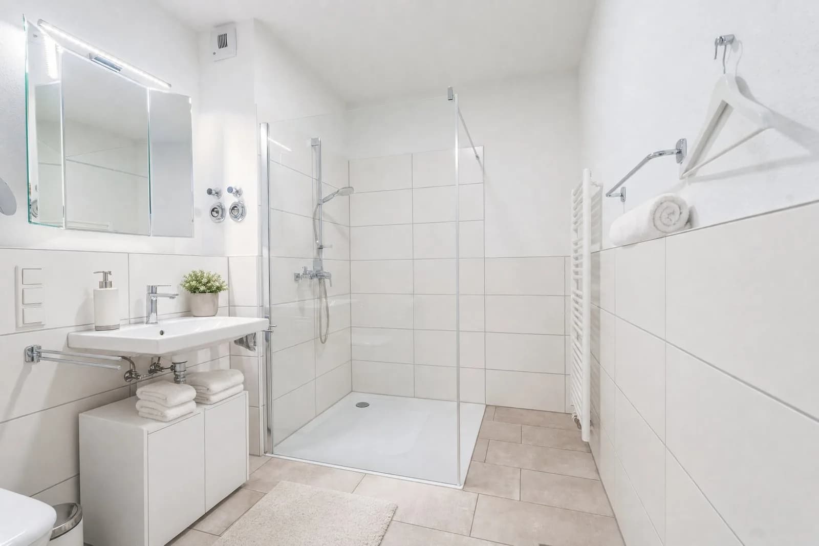 Bad mit bodengleicher Dusche