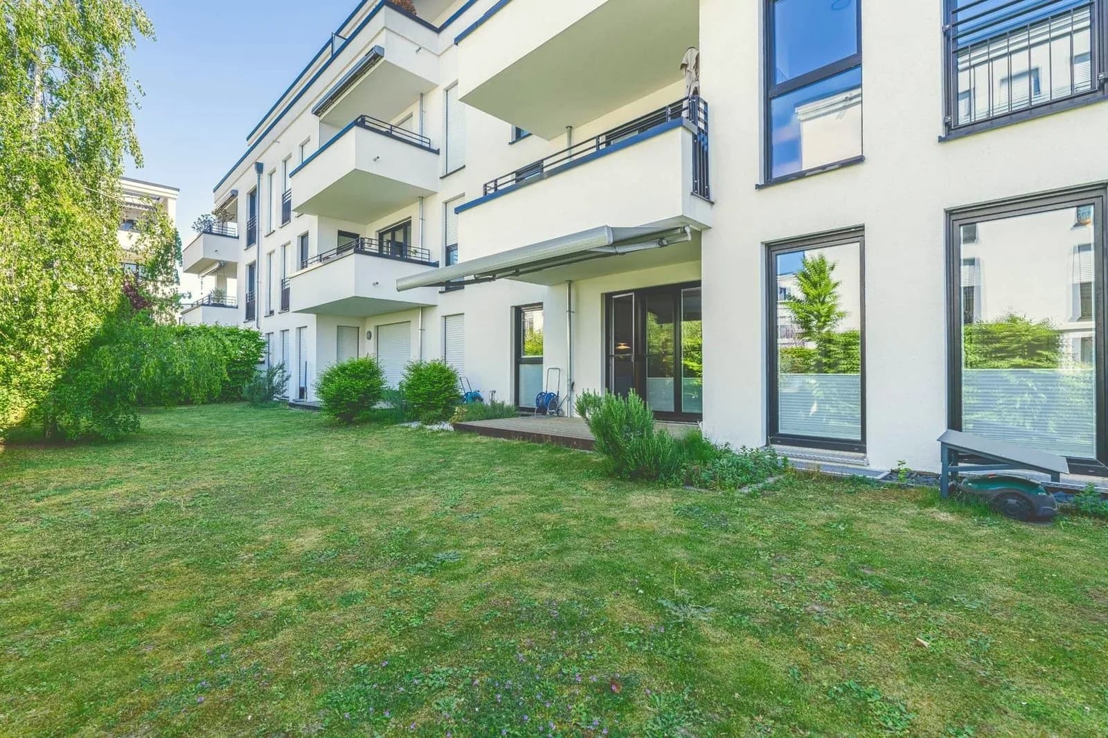 Gartenseite der Wohnanlage